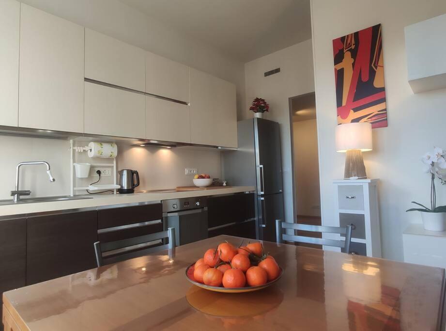 15, Con Posto Auto Apartment Genoa