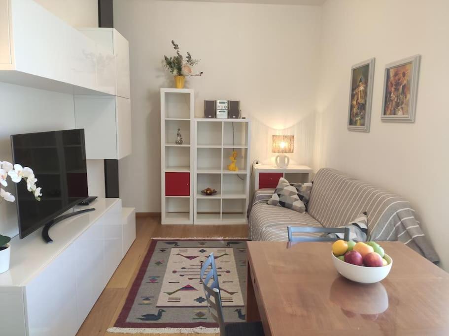 15, Con Posto Auto Apartment