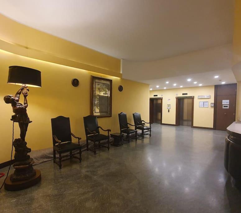 15, Con Posto Auto Apartment