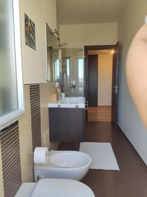 15, Con Posto Auto Apartment Genoa